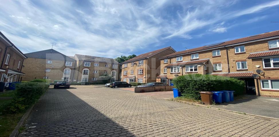 			LET, 2 Bedroom, 2 bath, 1 reception Apartment			 Bushwood Drive , Bermondsey 